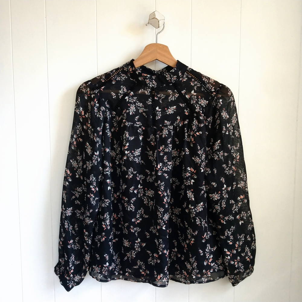 ☆ ANN TAYLOR Petite Floral Blouse